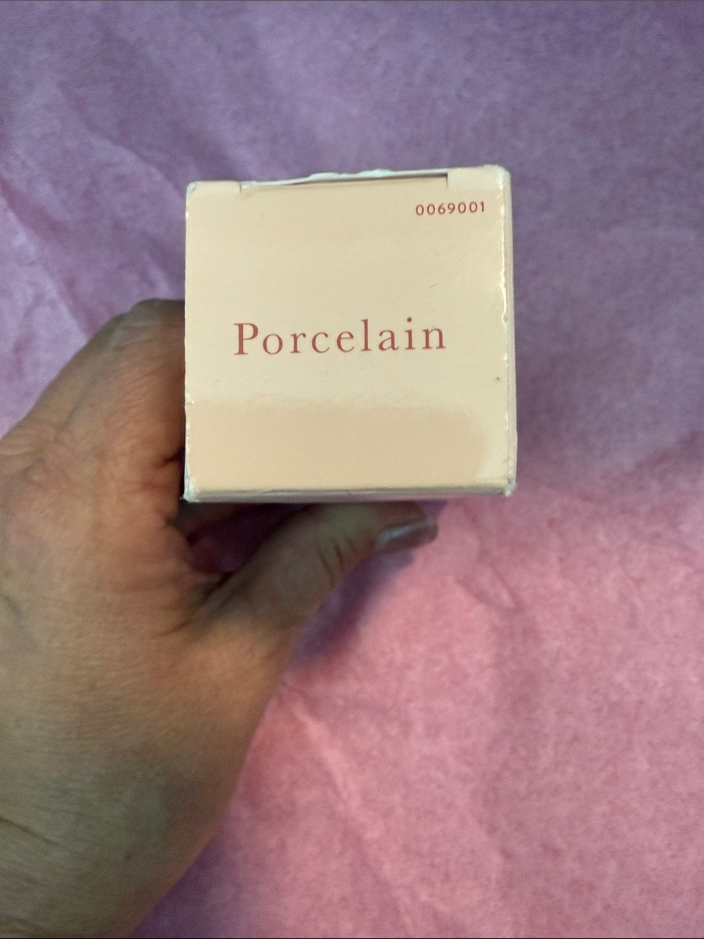 Laura Geller Hydrating Liquid Foundation - Porcelain - Picture 5 of 6